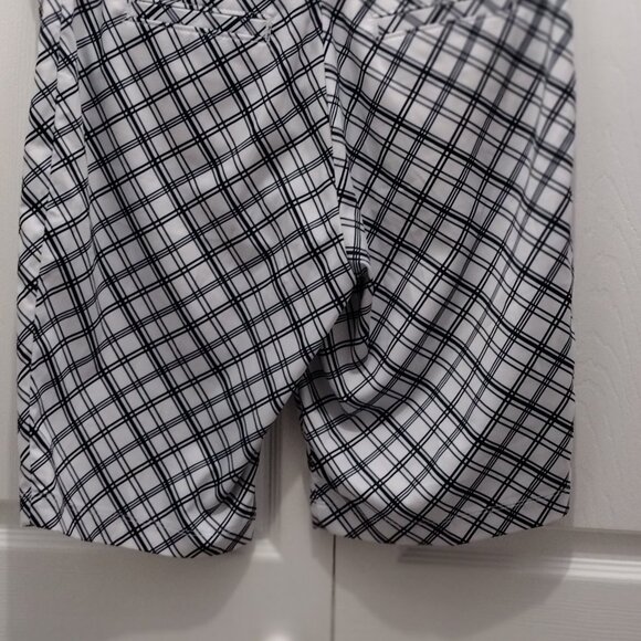 Tail Women’s Plaid Golf Shorts Size 4 White Black Stretch Golf Casual Shorts - Picture 6 of 8
